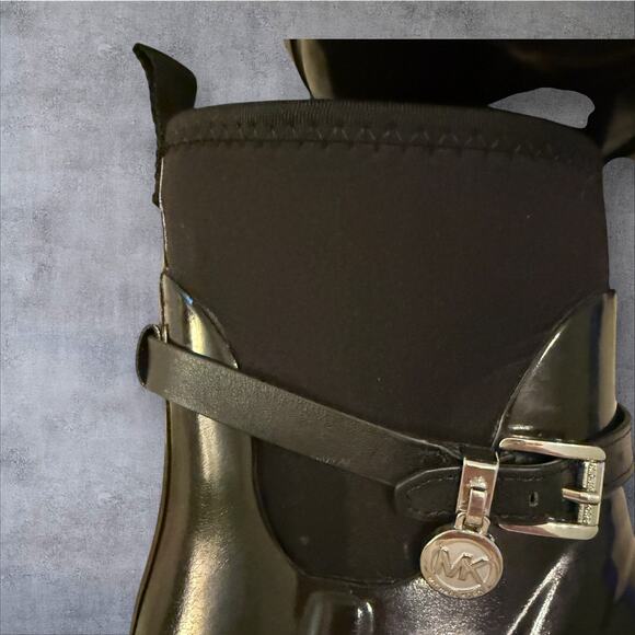 NWOT Michael Kors Black Waterproof Mid Ankle Glossy Boots. 6 - Picture 7 of 13